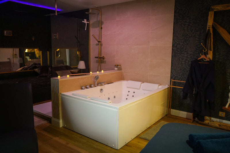 Location chambre avec Spa Jacuzzi privatif pour week end en amoureux Love’nSpa